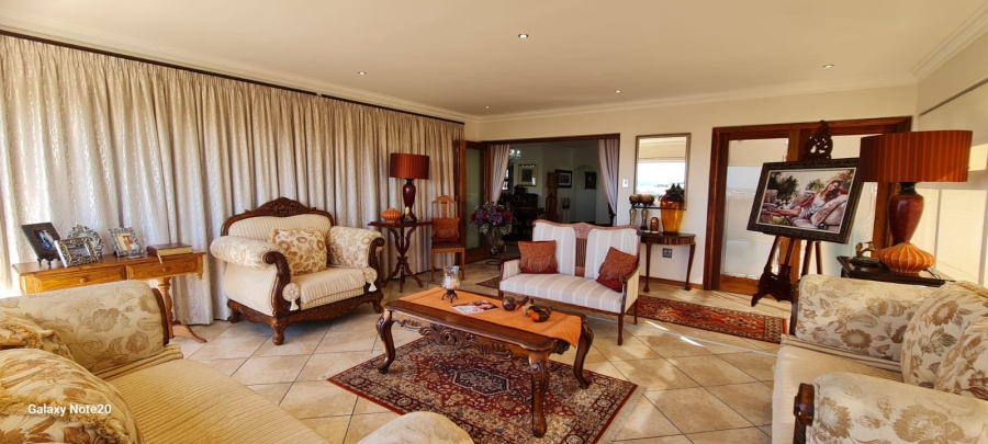 5 Bedroom Property for Sale in Wavecrest Eastern Cape